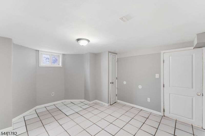 318 Grove St Property Photo 14