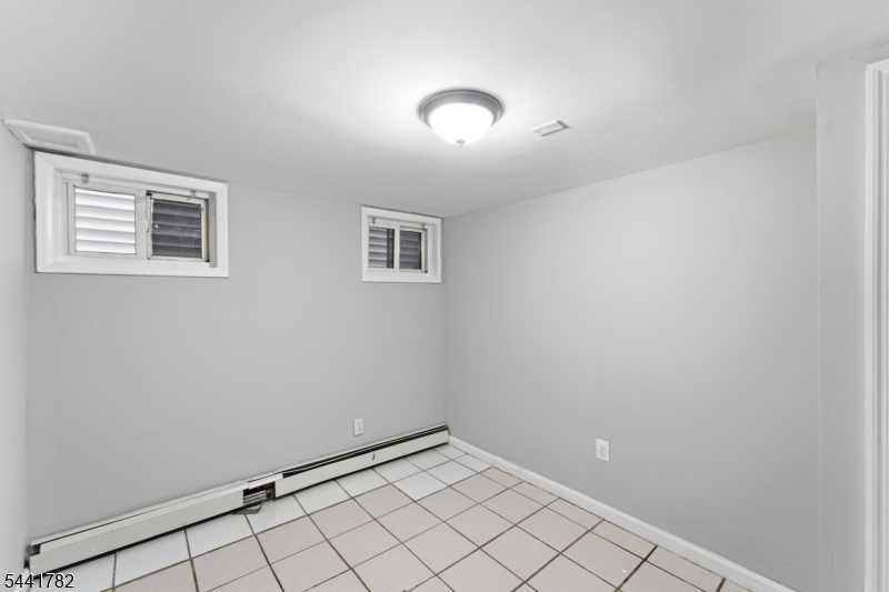318 Grove St Property Photo 16