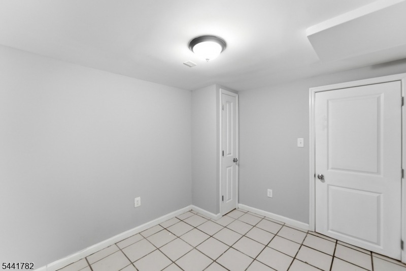 318 Grove St Property Photo 17