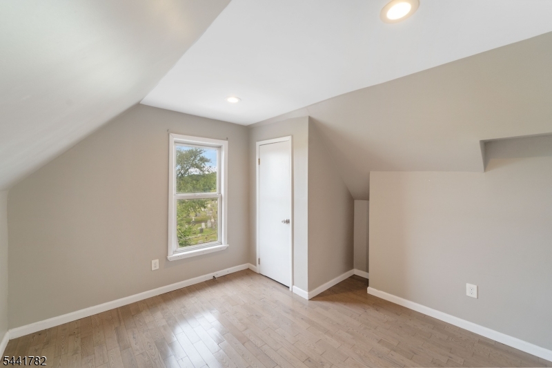 318 Grove St Property Photo 18