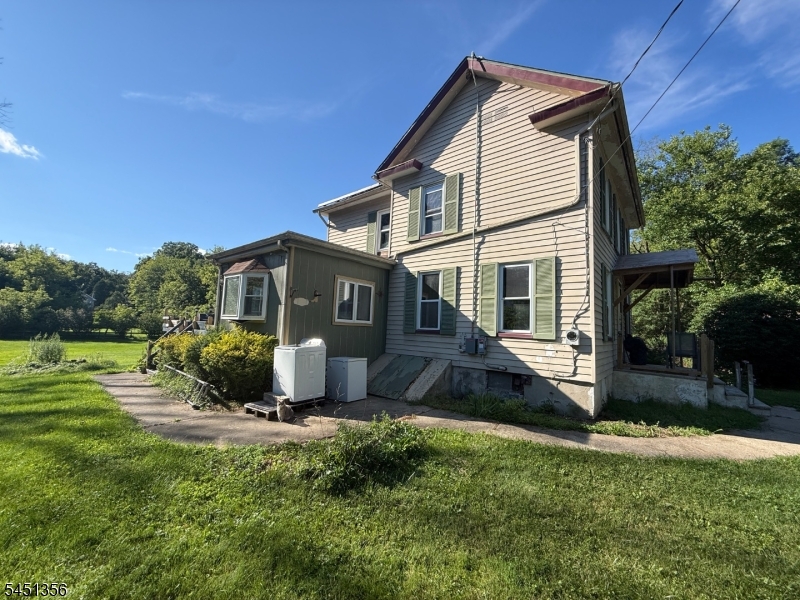 7 2nd St Property Photo 3