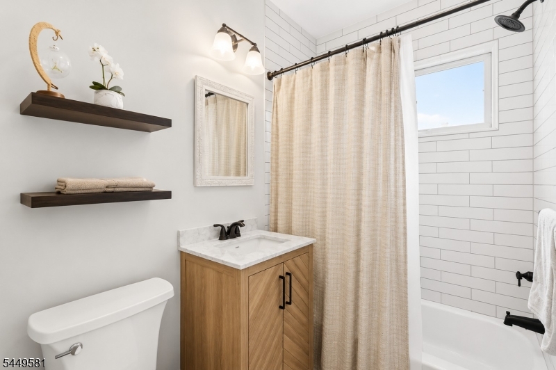 30 Aubrey St 2 Property Photo 11