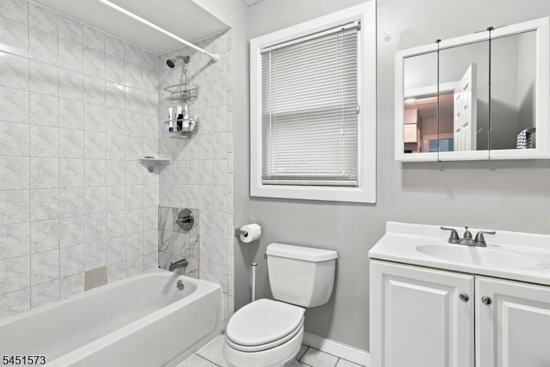 27 Philip Pl Property Photo 5