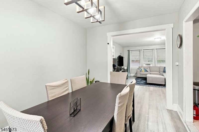 27 Philip Pl Property Photo 8