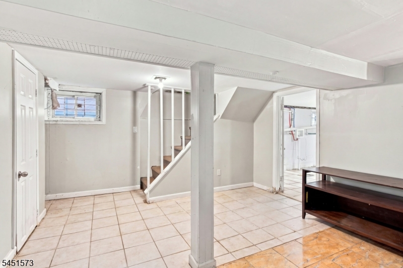 27 Philip Pl Property Photo 17