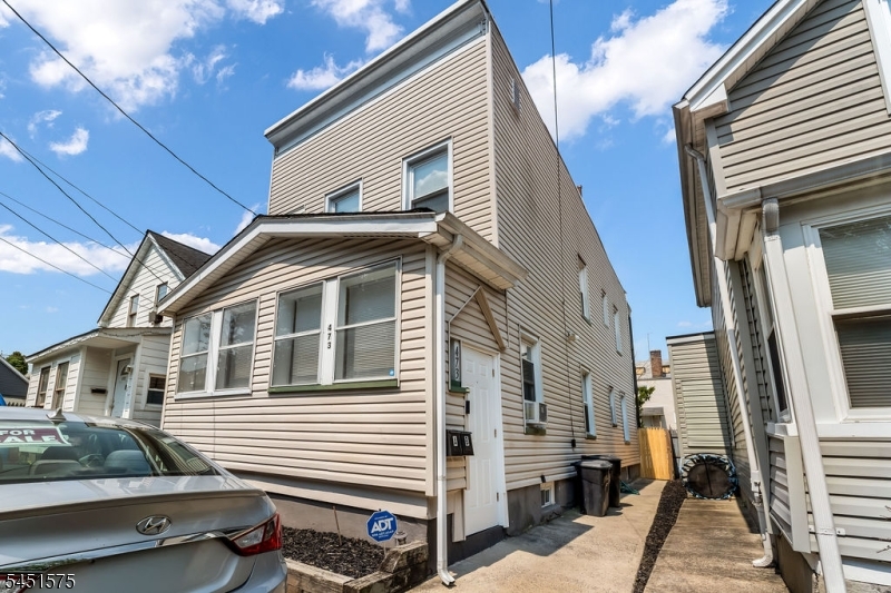 473 Flagg St Property Photo 1