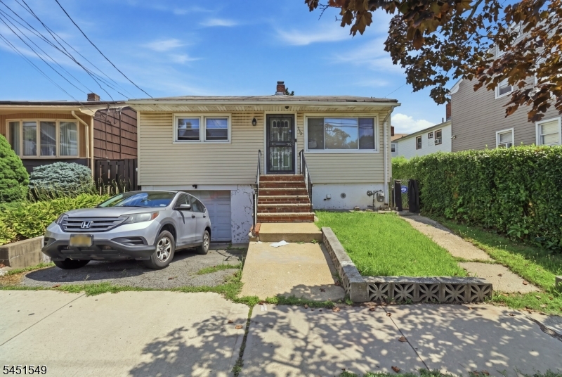 312 Stuyvesant Ave Property Photo 1