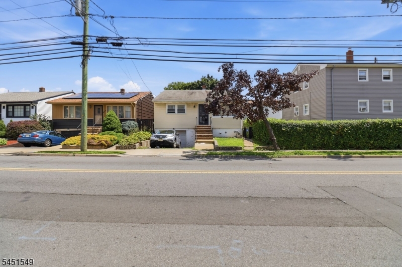 312 Stuyvesant Ave Property Photo 3
