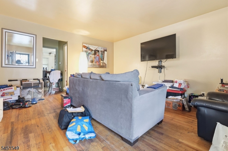 312 Stuyvesant Ave Property Photo 4