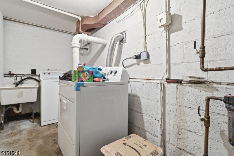 312 Stuyvesant Ave Property Photo 21