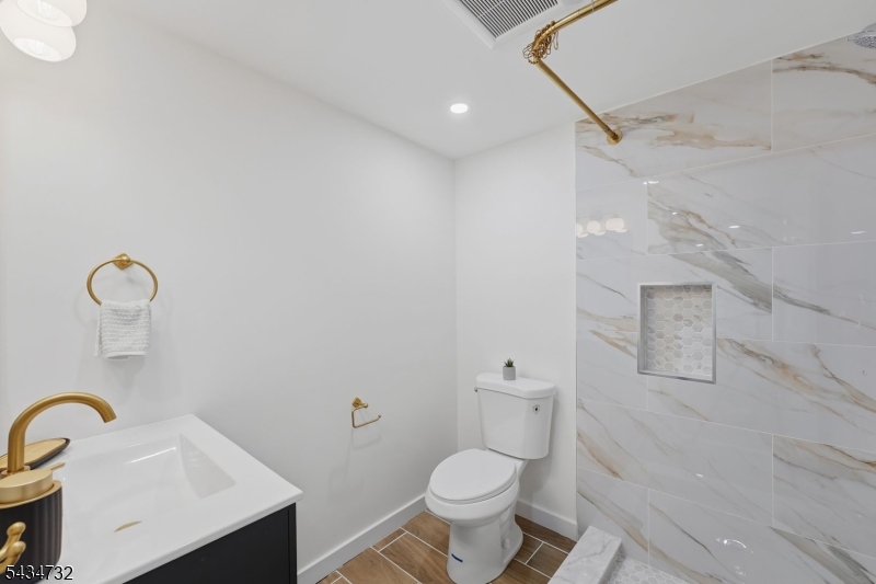 166 Lincoln St Property Photo 22