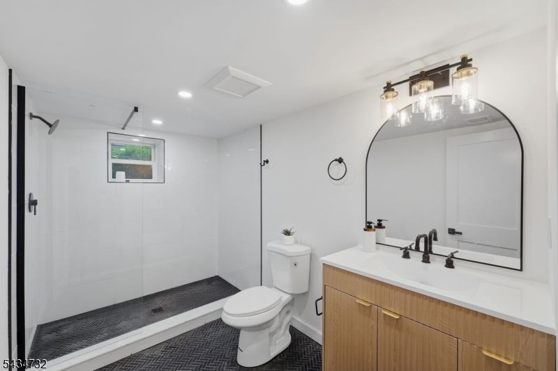 166 Lincoln St Property Photo 29