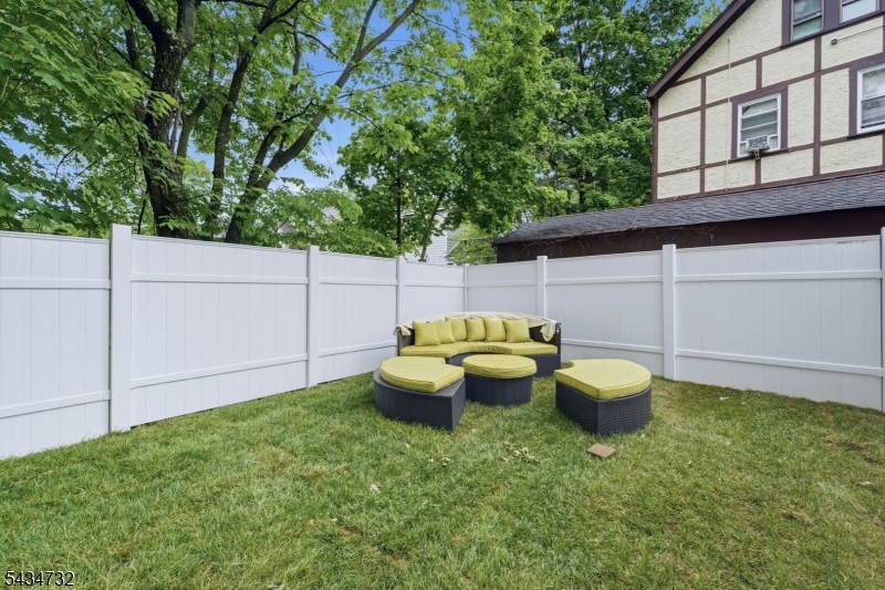166 Lincoln St Property Photo 32