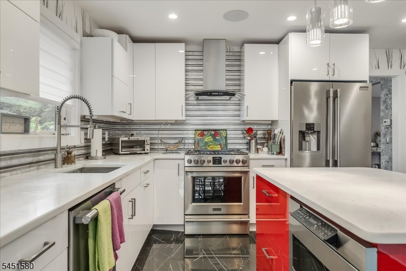 25 N Hillside Ave Property Photo 17