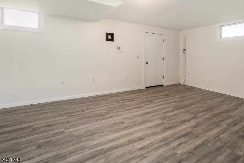 355 Kent St Property Photo 15