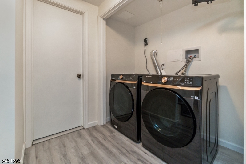 355 Kent St Property Photo 18
