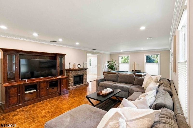 700 Oak Ln Property Photo 16