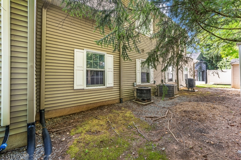 20 Mulford Ct Property Photo 3