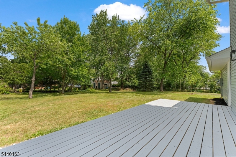 8 Crest Dr Property Photo 45