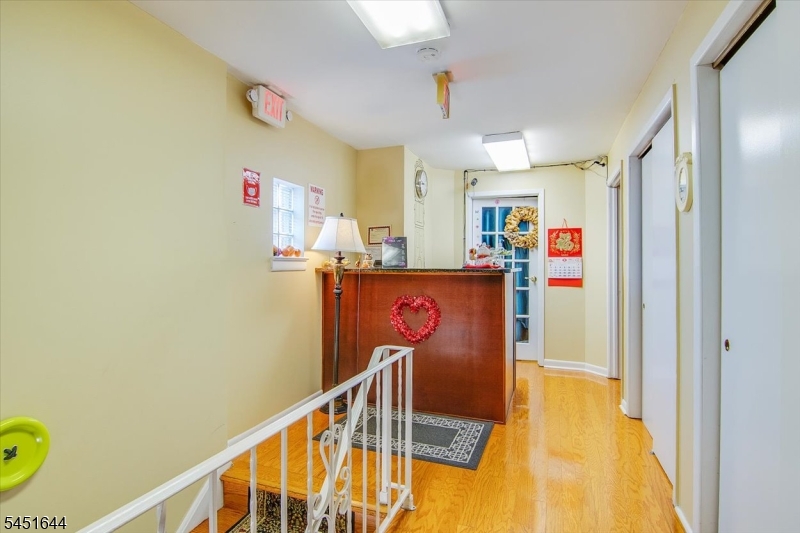 383 Northfield Ave Property Photo 11