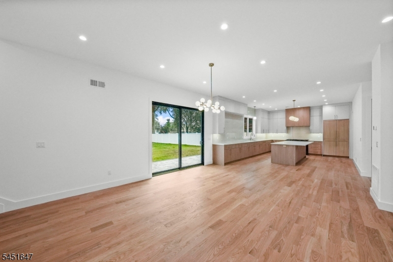 18 Blake Dr Property Photo 6