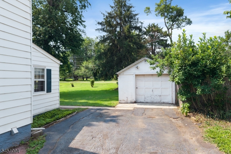 65 Washington St Property Photo 4