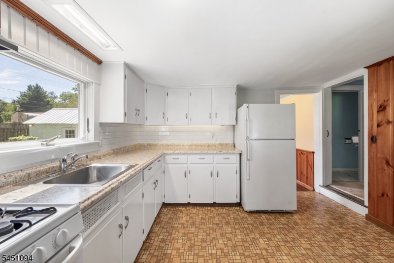 65 Washington St Property Photo 17