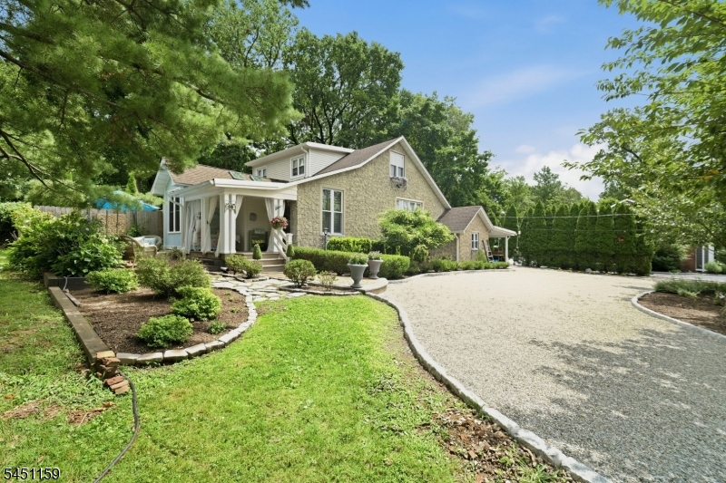 40 Edgewood Ave Property Photo 1
