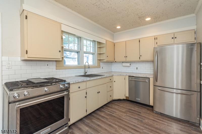 65 Kraft Pl Property Photo 8