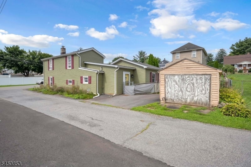412 Pursel St Property Photo 2