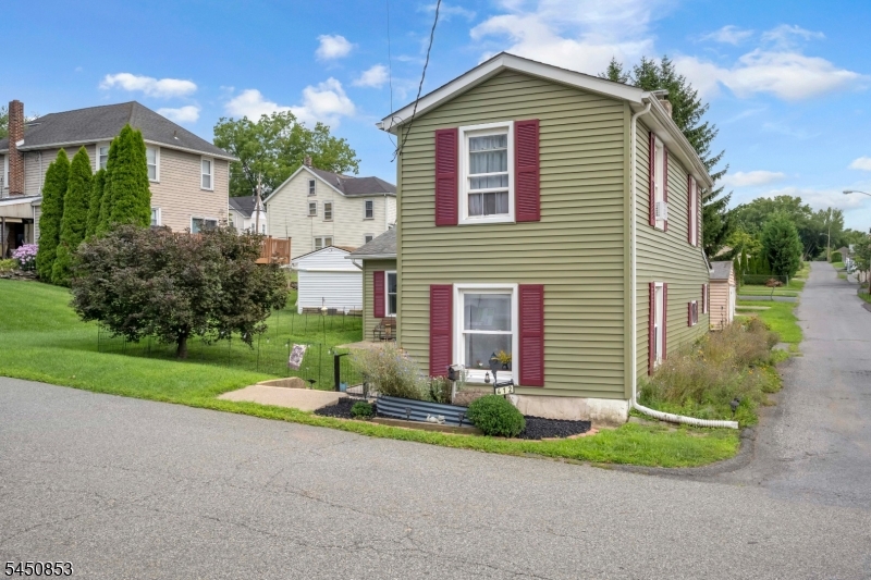 412 Pursel St Property Photo 3