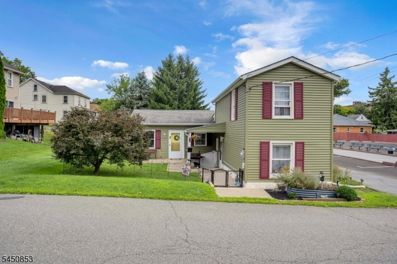 412 Pursel St Property Photo 4