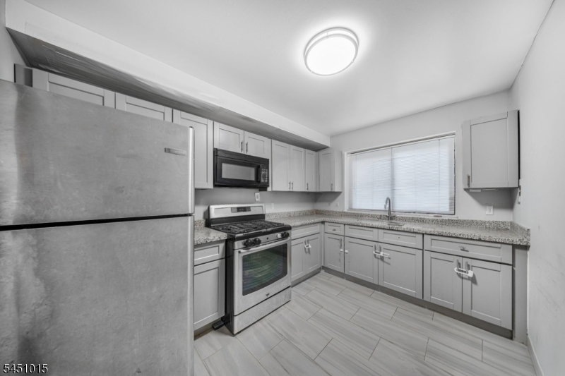 747 N Broad St 105 Property Photo 5