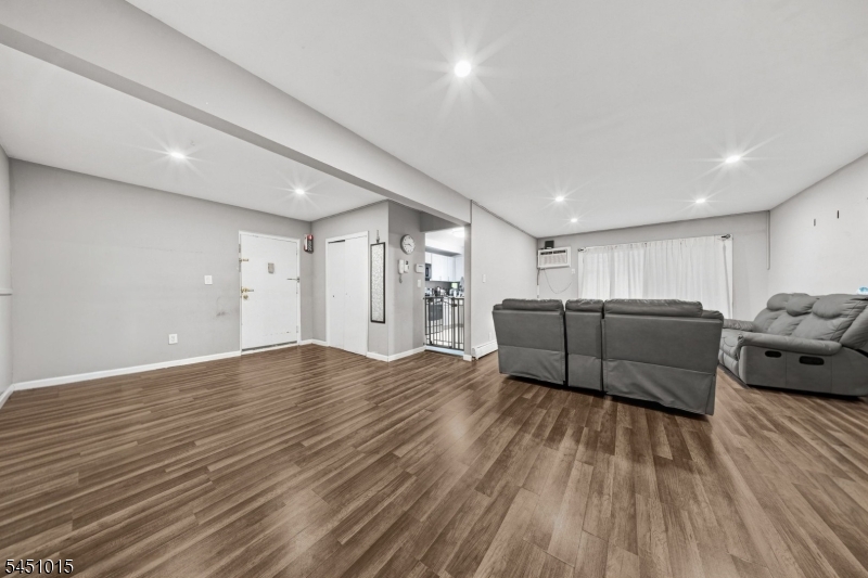 747 N Broad St 105 Property Photo 16