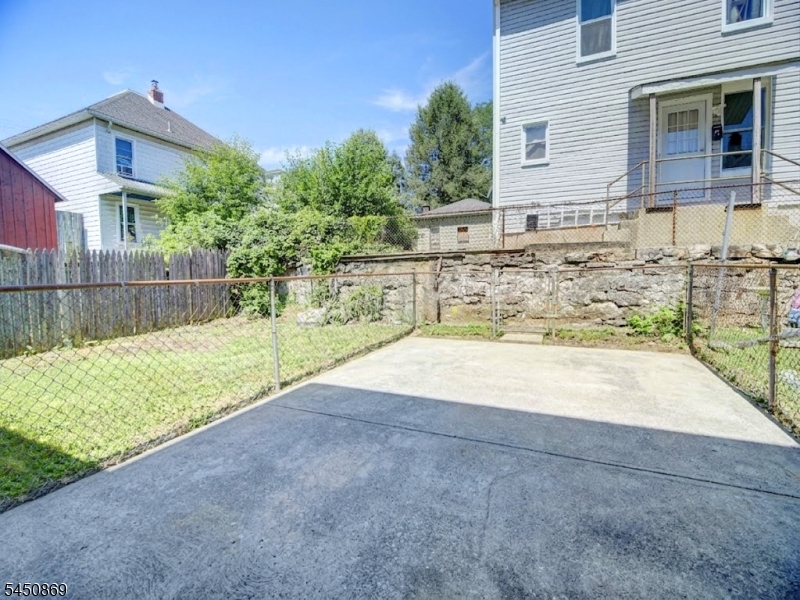 7 Davis St Property Photo 6