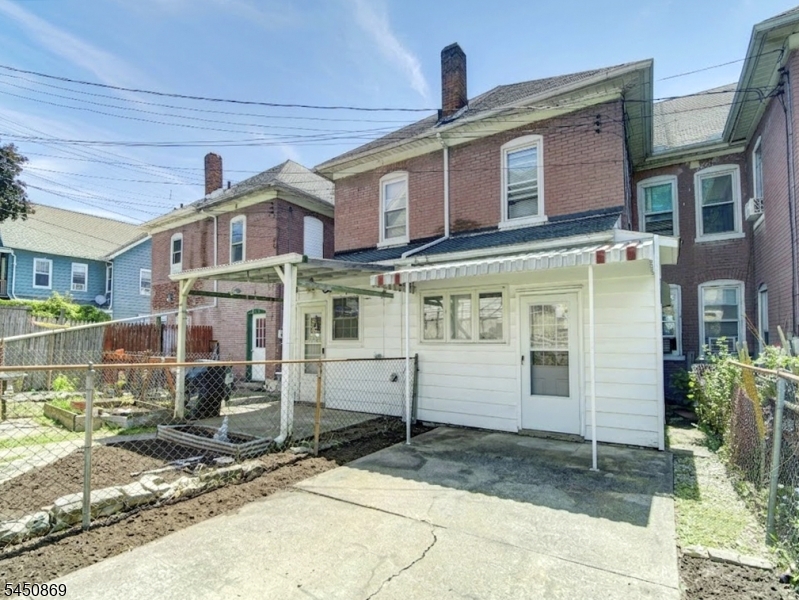 7 Davis St Property Photo 8