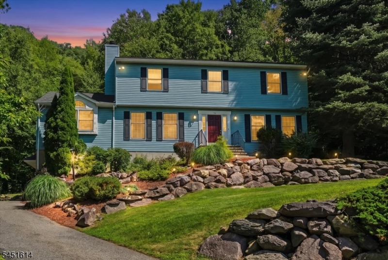 14 Pudding Stone Ln Property Photo 1