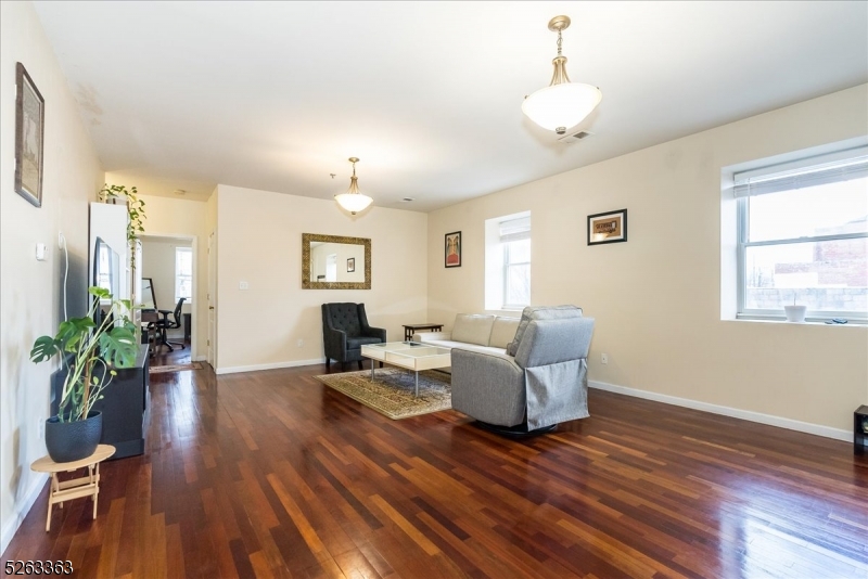 33 New York Ave 2a Property Photo 2