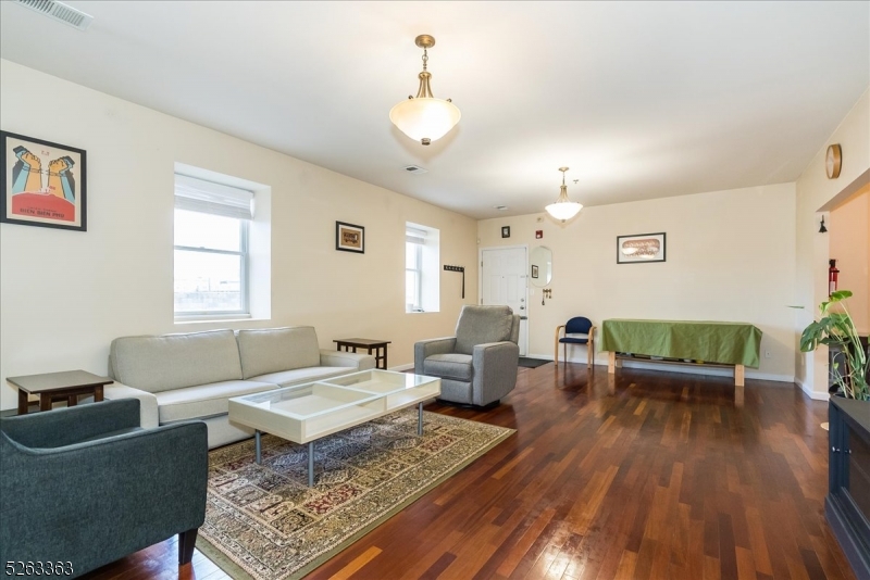 33 New York Ave 2a Property Photo 6
