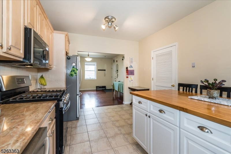 33 New York Ave 2a Property Photo 13