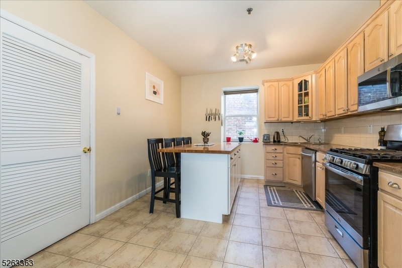 33 New York Ave 2a Property Photo 14