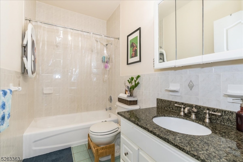 33 New York Ave 2a Property Photo 18