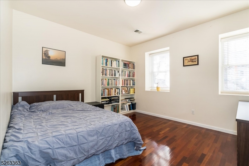 33 New York Ave 2a Property Photo 19