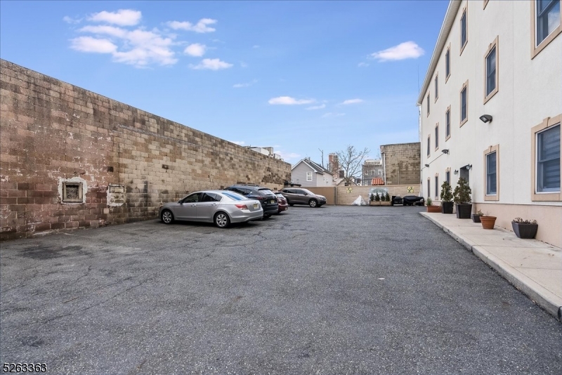 33 New York Ave 2a Property Photo 23