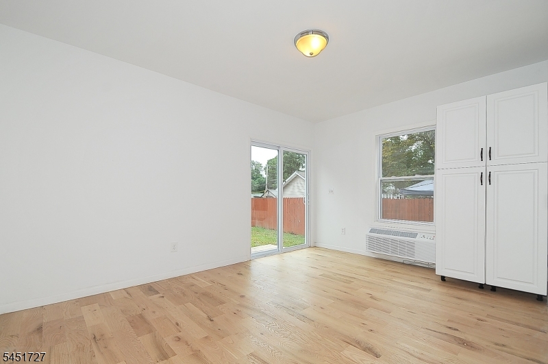 1277 E Front St Property Photo 10