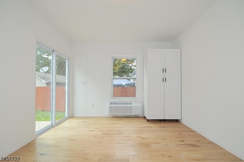 1277 E Front St Property Photo 11