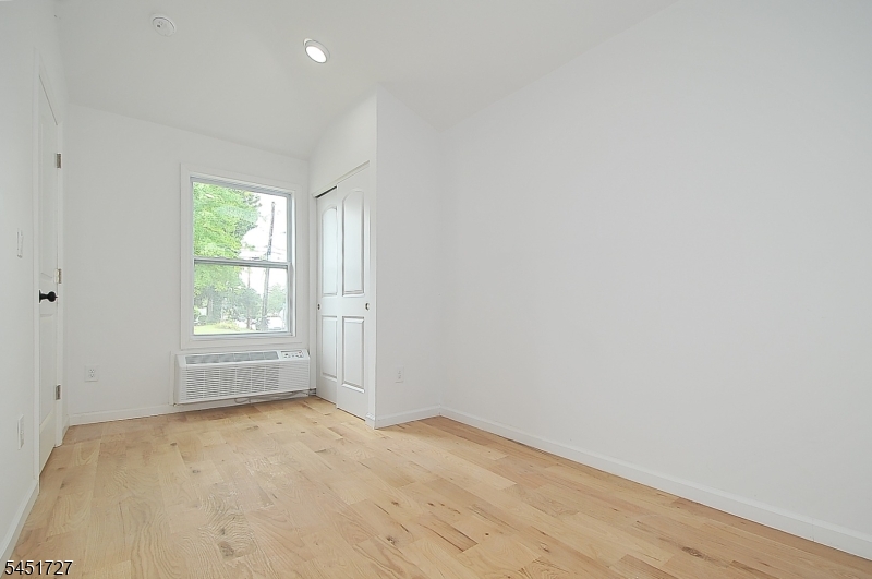 1277 E Front St Property Photo 16