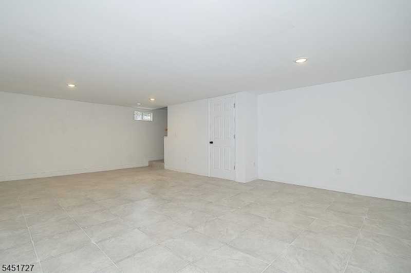 1277 E Front St Property Photo 18