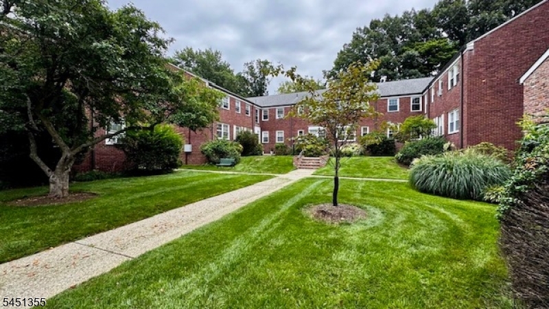 349 Bloomfield Ave 25 Property Photo 3