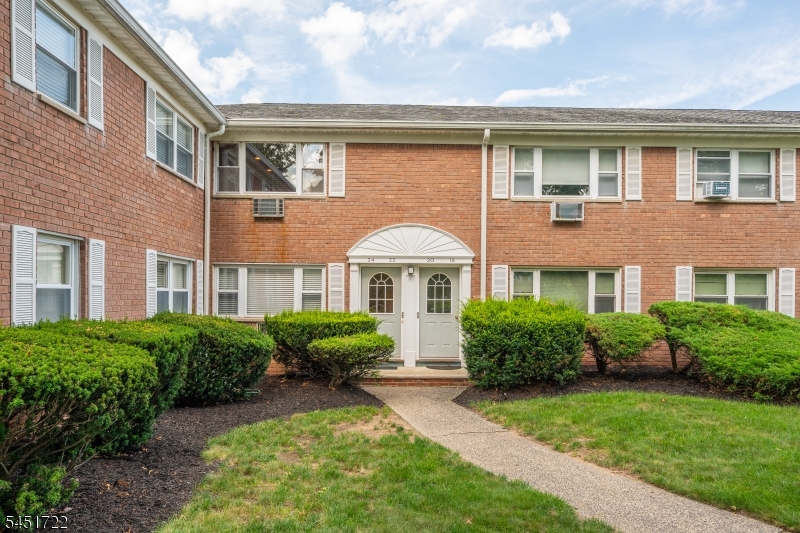24 Manchester Ct Property Photo 1